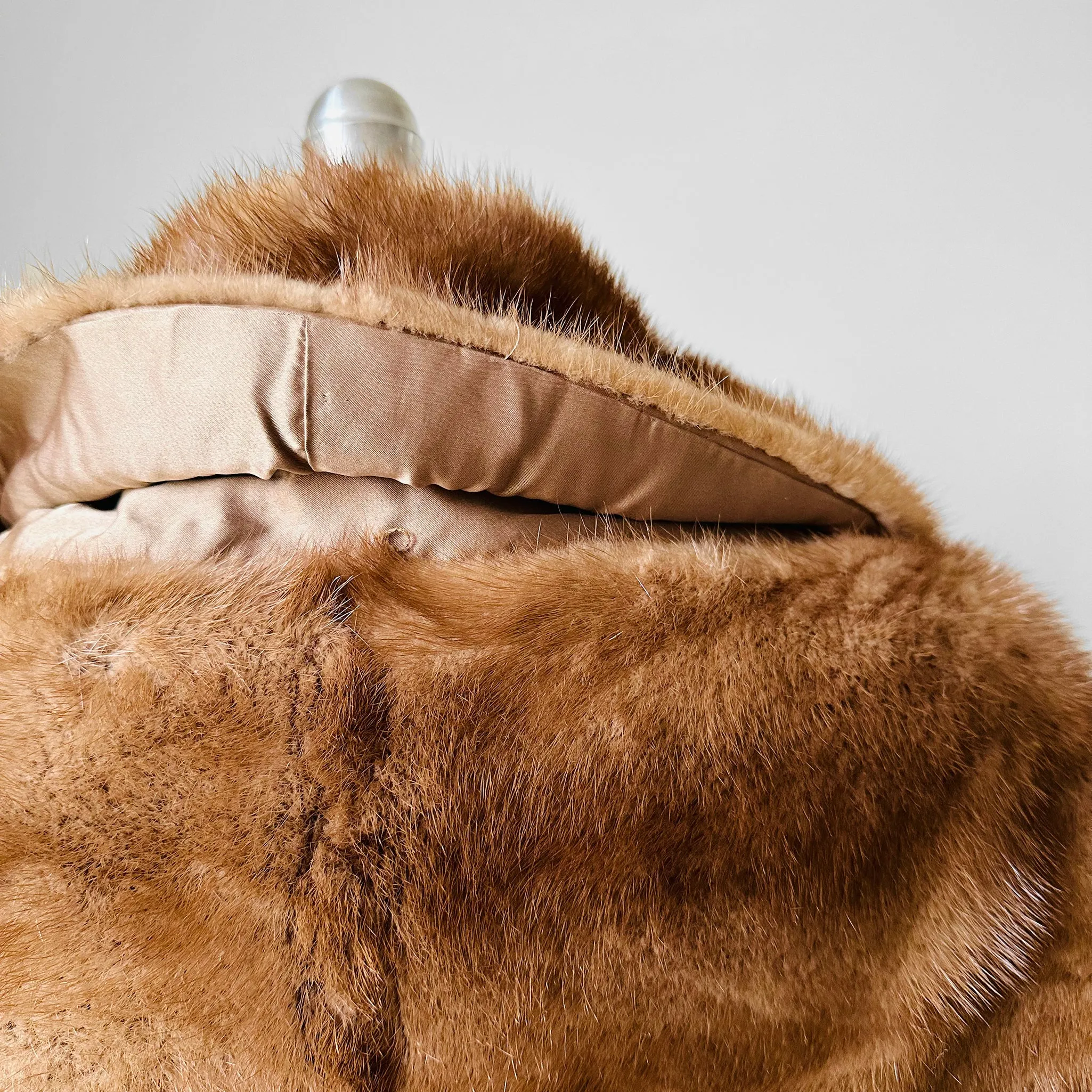 1950s - 1960s Beige and Tan Toned HUDSON's BAY Co. Fur Lined Stole