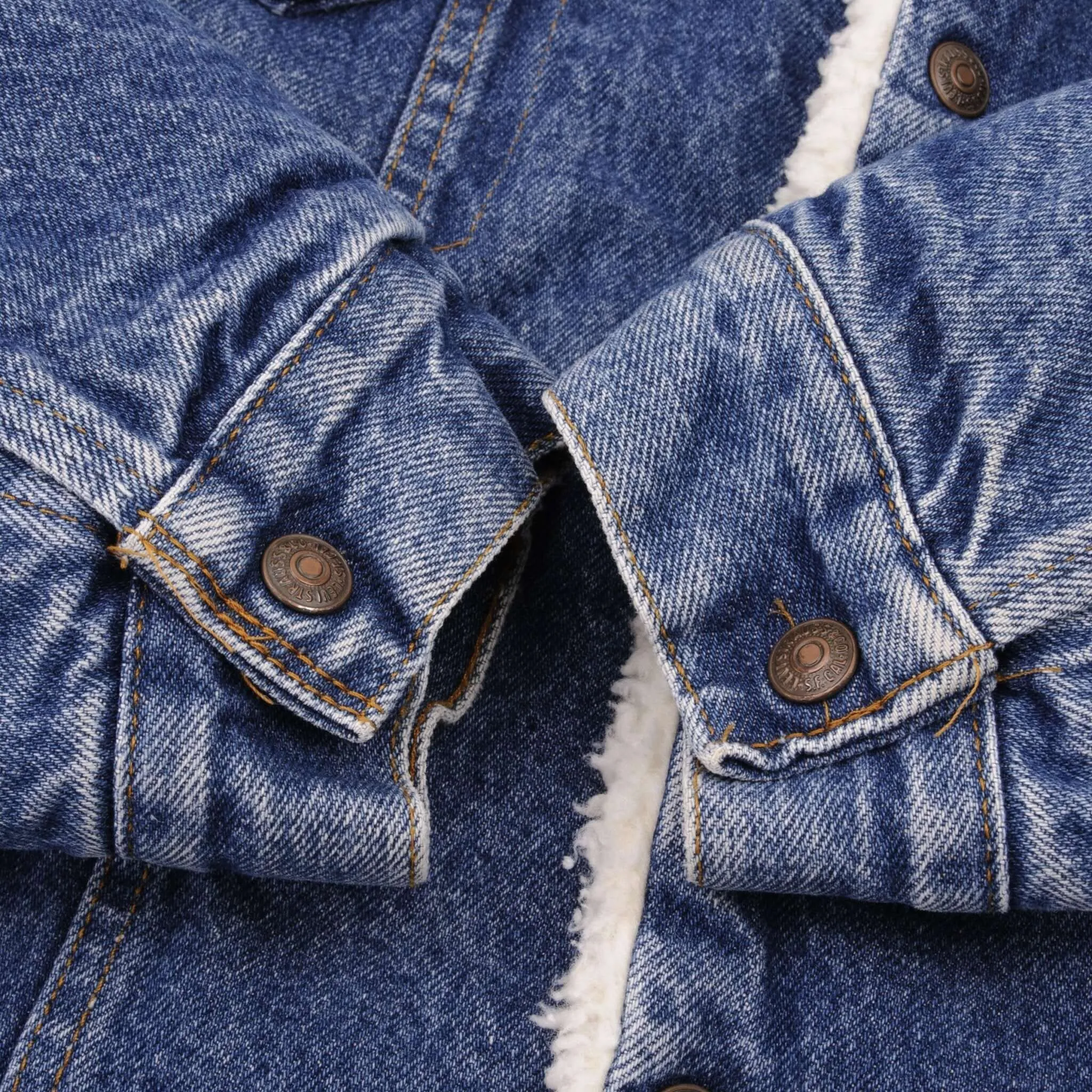 VINTAGE LEVIS SHERPA TRUCKER DENIM JACKET 1980S SIZE 46R MADE IN USA